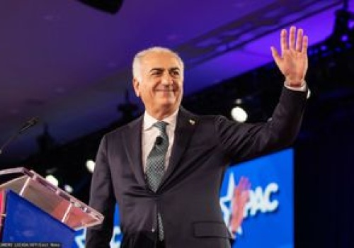 Pahlawi uderza w reżim. 