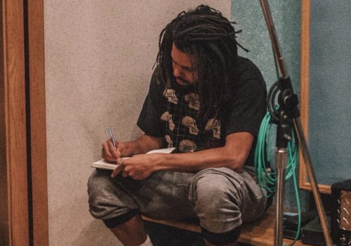 J. Cole: „Rapuję, że jestem GOAT-em, ale wcale się tak nie czuję”
