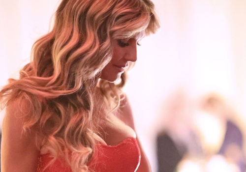 Trencz w tym kolorze to gorący trend wiosny. Heidi Klum skradła całą uwagę