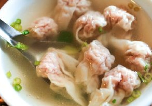 W Chinach wrzucają je do zupy zamiast makaronu. Cieniutkie ciasto i dobrze doprawiony farsz