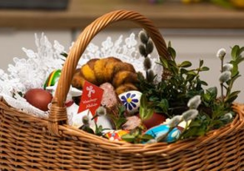 Tradycja silniejsza niż nowoczesność. Sprawdziliśmy, co Polacy włożą do święconki