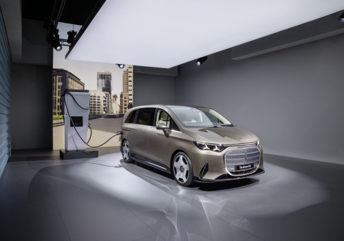 Koniec z nudą w busach! Nowy elektryczny Mercedes VLE oferuje ekran 8K i zasięg 700 km