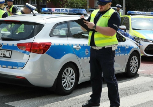 Kierowco, uwaga na mandaty za zimówki. Koniec taryfy ulgowej. Tyle wynoszą kary