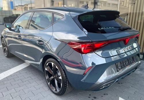 Cupra Leon za pieniądze jak u „chińczyków”. Ma dobre wyposażenie, ale nie ma automatu. Dla wielu to akurat plus