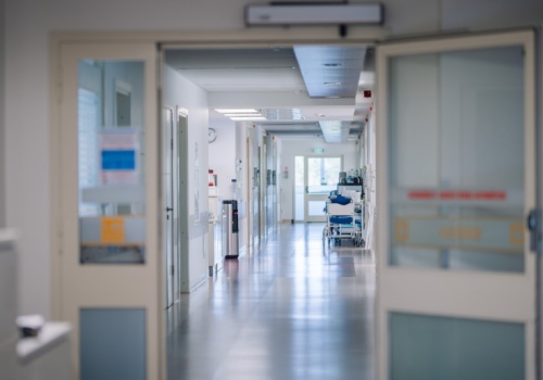 Rak pęcherza moczowego. Pacjenci umierają, bo zbyt późno zaczynają leczenie. Ścieżka chorego pełna barier