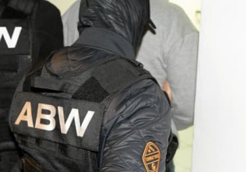 ABW zatrzymała dwóch Polaków za podpalenie fabryki dronów w Czechach