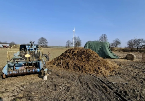 Kupili działkę przy gospodarstwie. Teraz pozywają rolnika za 50 świń