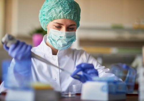 Hodowla ludzi dla organów? Kontrowersyjny projekt z Doliny Krzemowej dzieli naukowców