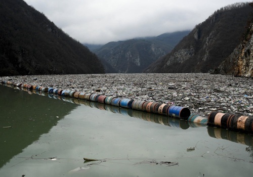 Rośnie gigantyczna góra śmieci. Eksperci: Sytuacja wymknęła się spod kontroli