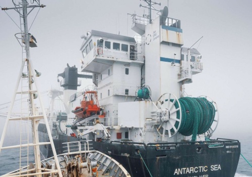 Załoga statku oskarżona o atak na kuter. Chcieli ratować skorupiaki
