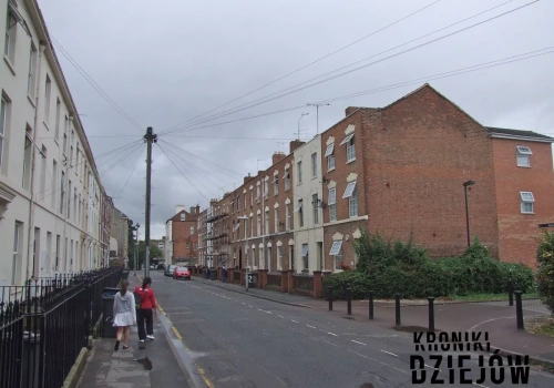 Wyglądali jak zwykła rodzina. Pod podłogą były ciała. Nikt nic nie zauważył przez 20 lat