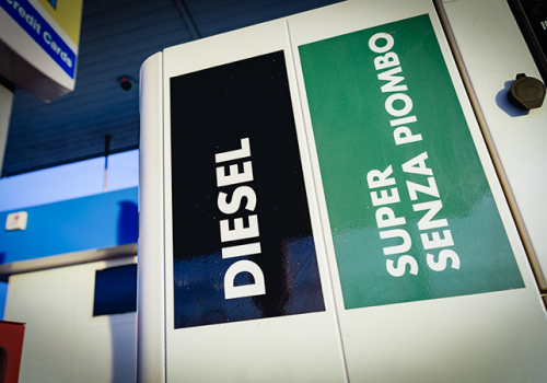 Ceny diesla w Europie wystrzeliły po nocnym wystąpieniu Trumpa. Rynek jest blisko rekordu z 2022 r.