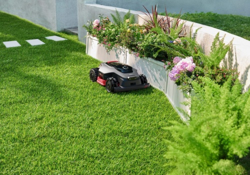 MOVA prezentuje sprzęty do ogródu. Kosiarki, roboty, grille i wiele więcej