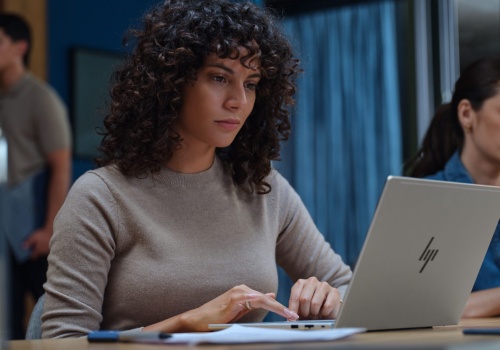 HP stawia na lokalną sztuczną inteligencję. Czy to początek nowej ery komputerów biznesowych?