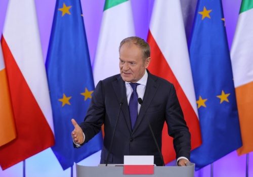 Totalna zmiana frontu. Nowa decyzja rządu w sprawie 2150 zł co miesiąc dla Polaków