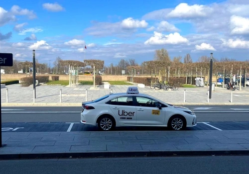 Uber wjeżdża na lotnisko we Wrocławiu. Pasażerowie odczują zmianę od razu