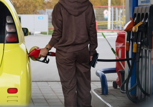 Ceny paliw rosną mimo stabilizacji ropy. Europa walczy o dostawy