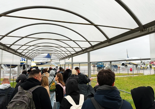 Linia kolejowa do lotniska Warszawa-Modlin. PKP PLK ogłosiły przetarg