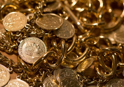 Hydraulik zwrócił uwagę na przewód wystający z podłogi. Ten doprowadził go do skarbu wartego miliony