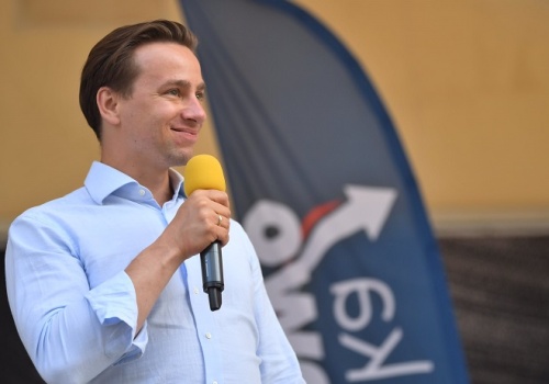 Polacy poniosą dodatkowe koszty polityki pandemicznej PiS. Krzysztof Bosak mocno o wyroku ws. Pfizera