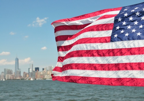 Kurs S&P 500 przerywa spadki i wraca powyżej ważnego wsparcia. Rynek ignoruje Trumpa?