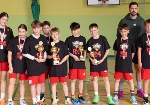 Młodzi koszykarze z Chojnic na podium. Łukasz Stanek podsumowuje sezon