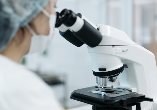 Nowa terapia raka wątroby AstraZeneca spowalnia postęp choroby – wyniki badania fazy III EMERALD-3