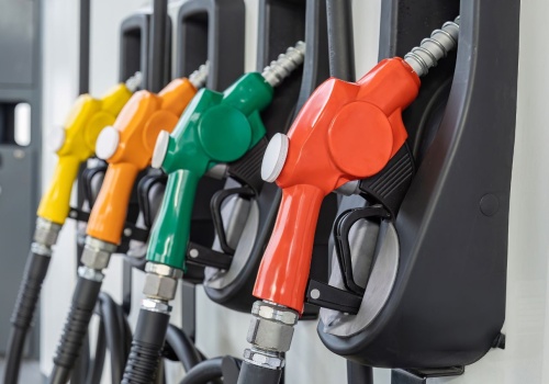 Tyle będzie kosztować paliwo w piątek. Minister ujawnił ceny, wiadomo kto maksymalnie zaoszczędzi