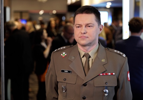 Wojsko rozwija systemy sztucznej inteligencji do wsparcia dowodzenia i cyberobrony. Ważna współpraca z przemysłem i nauką