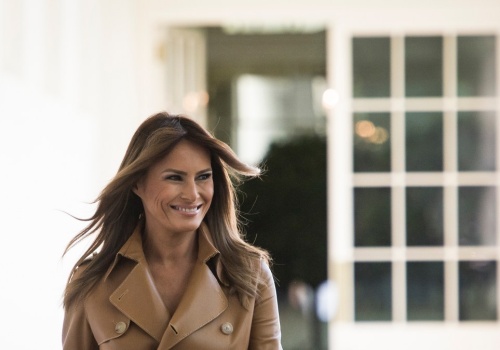 Wielkanocna elegancja bez przesady. Te kroje sukienki lub garnituru to hit