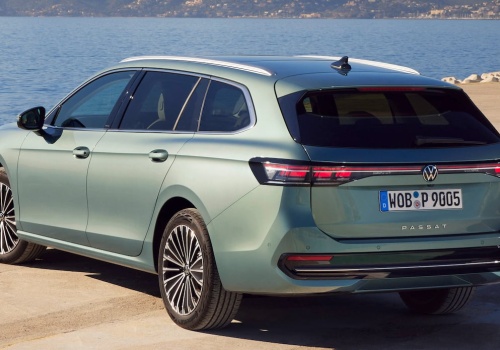 Volkswagen Passat po obniżce 54 140 zł staje się rozsądnym wyborem dzięki bogatemu wyposażeniu i dużemu bagażnikowi 690 l