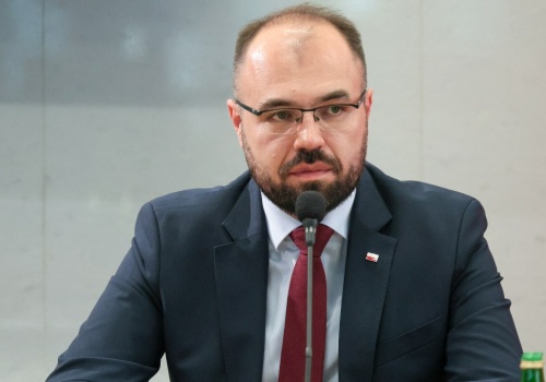 Zawieszony poseł PiS odpiera zarzuty kolegów. 