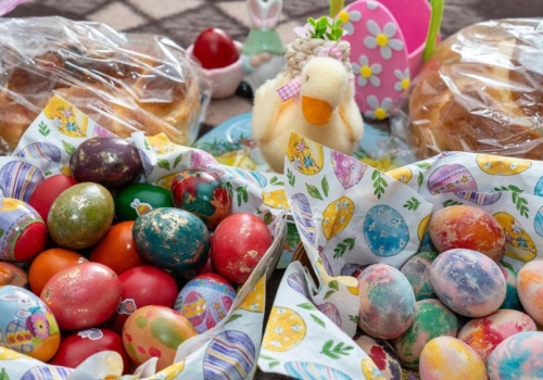 Oscypek, sękacz, święcelnik. Co Polacy wkładają do koszyczka wielkanocnego w różnych regionach