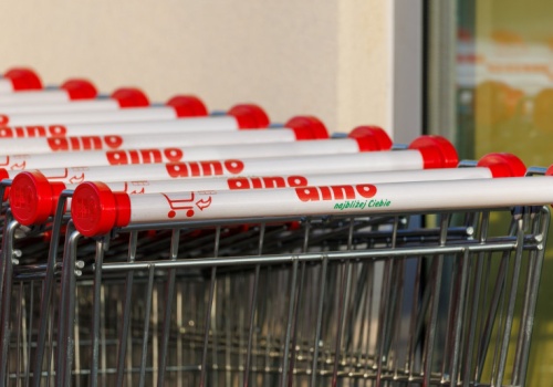 Mediacje w Dino ruszą 7 kwietnia. Związkowcy chcą 900 zł podwyżki i więcej etatów