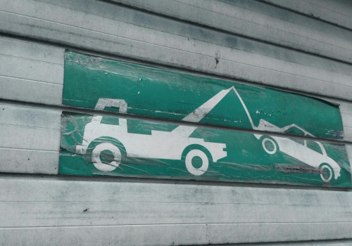 Jak holować samochód elektryczny? Różnice względem aut spalinowych.