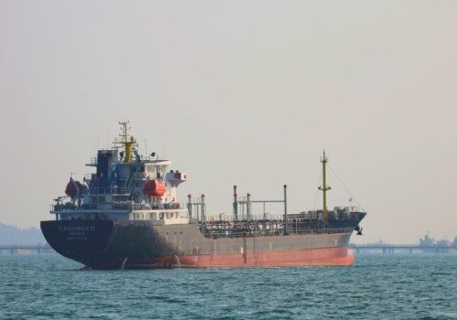 Ropa eksploduje, paliwo znów zdrożeje. Świat stoi na progu nowego kryzysu