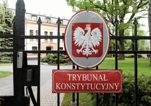 Koalicja rozważa alternatywne ślubowanie czterech sędziów TK