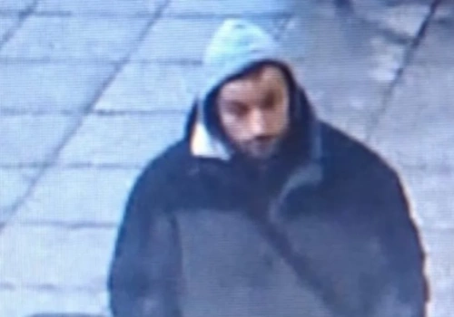 Dotykał dziecko w autobusie. Policja poszukuje mężczyzny ze zdjęcia