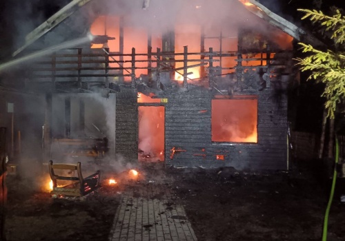 Pożar domku letniskowego w Okunince. Jedna osoba poszkodowana