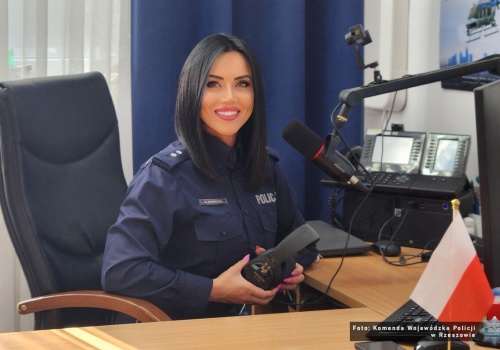 Złodzieje podszyli się pod policjantkę z regionu. Oszukana seniorka mogła stracić oszczędności życia