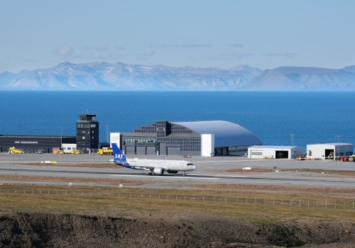 Lotnisko unikatowe w skali świata. Pas startowy zaczyna się roztapiać