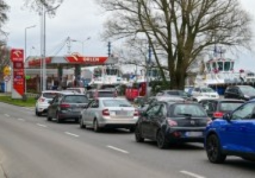 Turystyka paliwowa w Świnoujściu? Kierowcy z Niemiec szturmują stacje