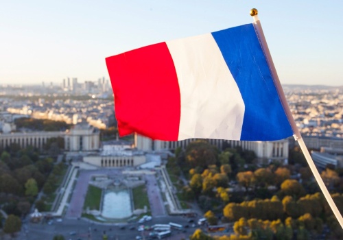 Francja stawia na elektryfikację, kryzys paliwowy motorem transformacji