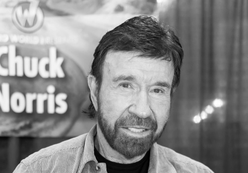 Rodzina Chucka Norrisa musiała wydać oświadczenie. Uważajcie na te wpisy