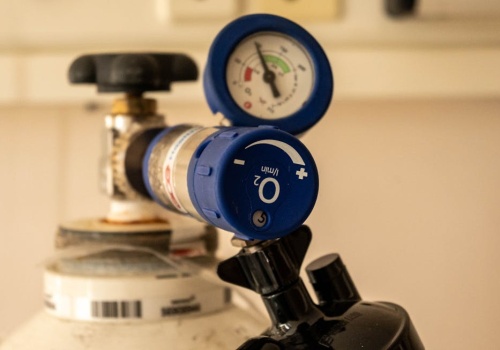 Oxygenium w zestawie przeciwwstrząsowym. Zieliński: skąd wziąć ten darmowy tlen?