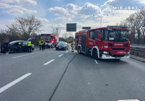 Zderzenie trzech aut na Wisłostradzie. Poszkodowana 7-latka. Trzy pasy zablokowane
