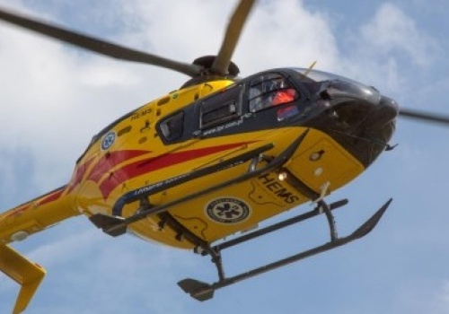 Dziewczynka wypadła z 3. piętra. Krakowscy lekarze walczą o jej życie