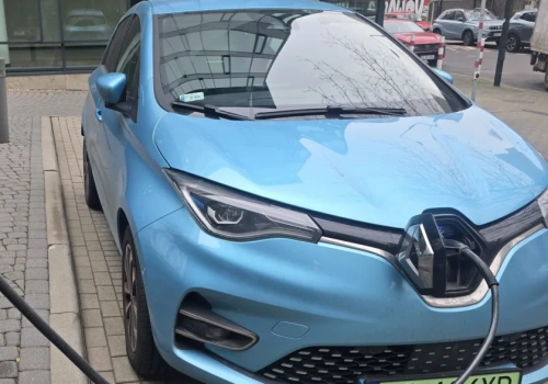 Używane auta elektryczne wracają do łask. Co można kupić za 10 i 150 tys. złotych?