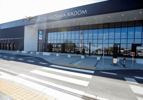 Twarde lądowanie w Radomiu. Mocny spadek liczby pasażerów lotniska