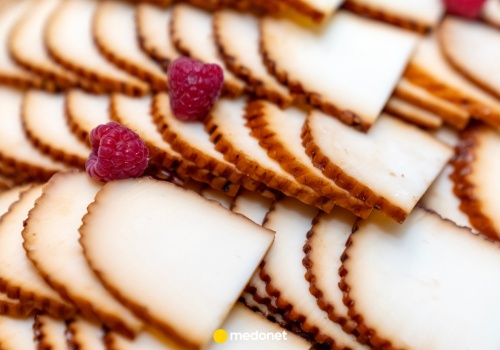 GIS ostrzega przed bakterią w popularnym serze. Spożycie grozi poważnym zatruciem